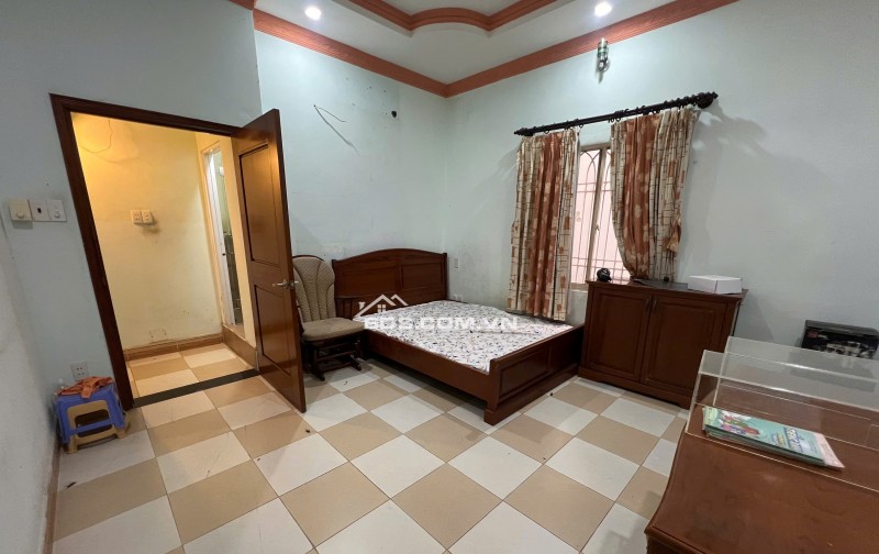 Bán gấp giá tốt! Nhà HXH Nguyễn Cảnh Chân Q1, DT: 98m², Sổ riêng, Xây CHDV hoặc ở ngay, Giá 19,5 tỷ