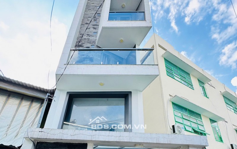 Cần bán gấp 1 căn mini House 5 Tầng trên đường Quang Trung, đối diện Coopmart, Gía chỉ 4 tỷ 950.