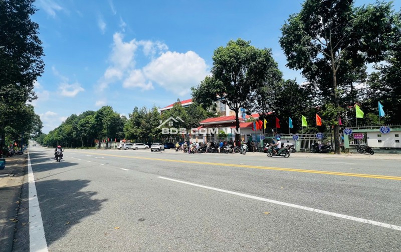 Ông anh gom tiền mua vị trí khác, bán nhanh 172.2m2 giá 1 tỷ 450 ngay chợ Chánh Lưu, sát DT741