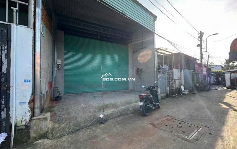 Kho 4t.ỷ Thới Tam Thôn, Hóc Môn, đường ôtô .
 Lh 07838 +93838 để xem kho