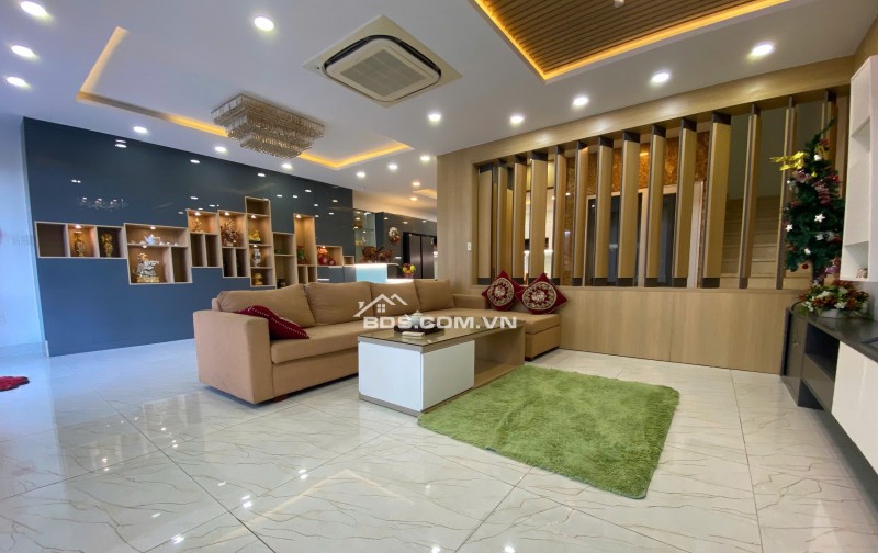 NHANH TAY SỞ HỮU BIỆT THỰ SIÊU ĐẸP–LONG LANH TRÊN ĐƯỜNG THĂNG LONG-DT KHỦNG 150M