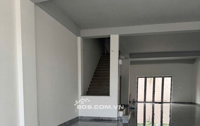 Nhà mặt tiền Phạm Văn Đồng, ngay Gigamall. DT 7.4x29 nhà 1 trệt 2 lầu mới xây