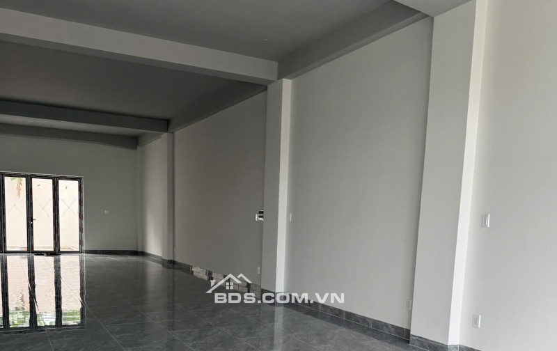 Nhà mặt tiền Phạm Văn Đồng, ngay Gigamall. DT 7.4x29 nhà 1 trệt 2 lầu mới xây