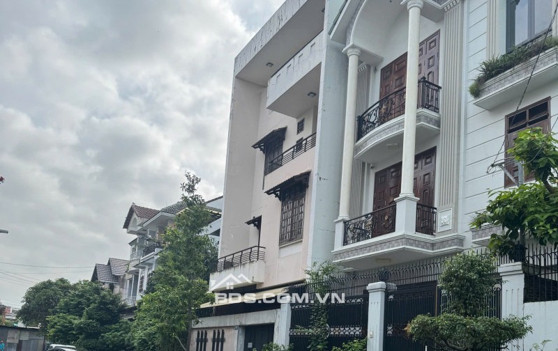 Cho thuê căn biệt thự đường 23, Hiệp Bình Chánh, nhà xây 1 trệt 2 lầu, sân thượng. DT 8x15