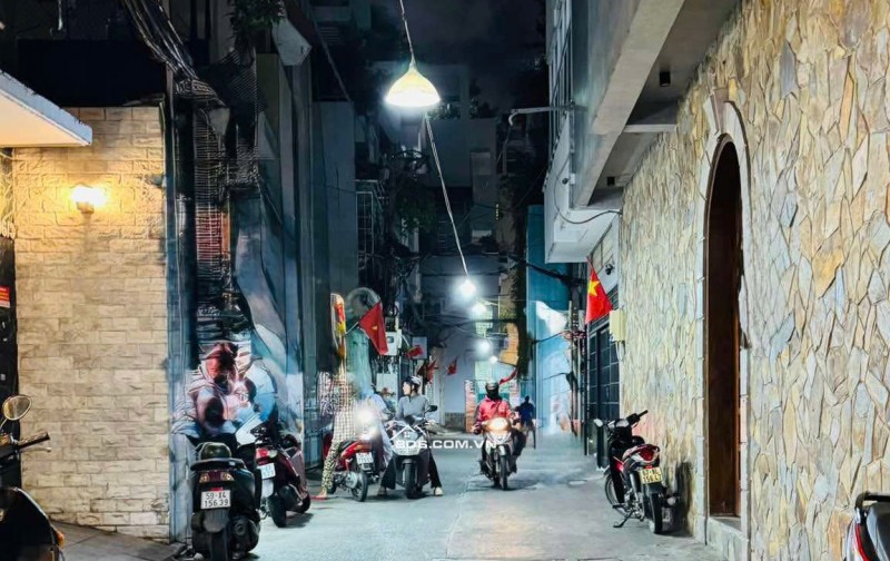 12 Tỷ: bán nhà 3 mặt tiền Phan Đình Phùng Phú Nhuận- ngang hơn 4m- kinh doanh đỉnh. VŨ 0933910039