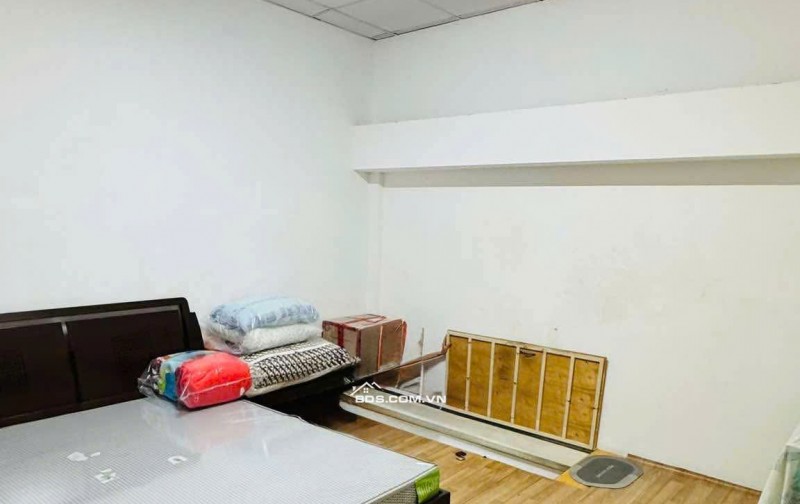 12 Tỷ: bán nhà 3 mặt tiền Phan Đình Phùng Phú Nhuận- ngang hơn 4m- kinh doanh đỉnh. VŨ 0933910039