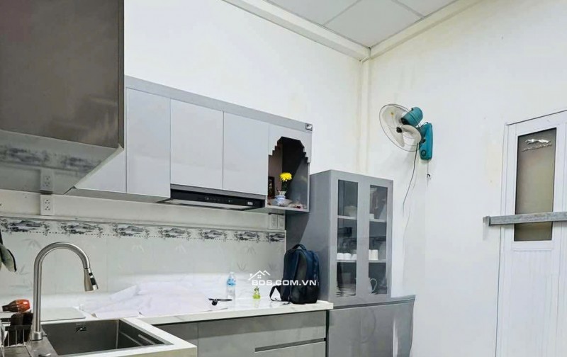 12 Tỷ: bán nhà 3 mặt tiền Phan Đình Phùng Phú Nhuận- ngang hơn 4m- kinh doanh đỉnh. VŨ 0933910039
