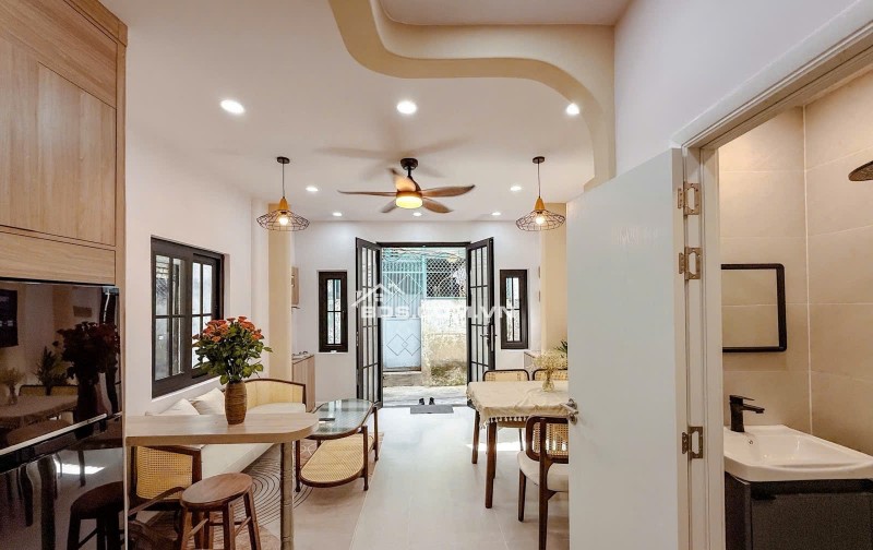 SBÁN NHÀ LÊ VĂN SỸ QUẬN 3- CĂN GÓC HẺM THÔNG - NGANG 4M ĐỦ NỘI THẤT: nhỉnh 4 Tỷ. SANG 0777826387