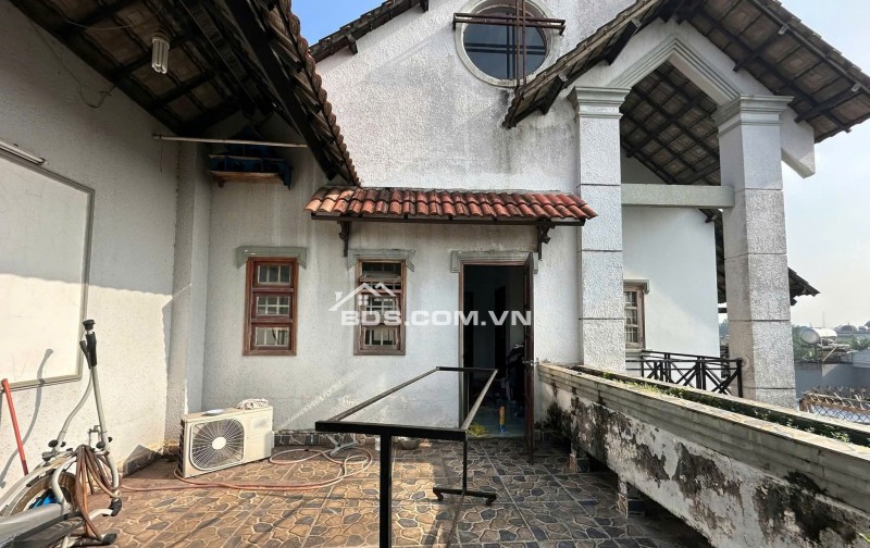 Bán nhà mặt tiền Dương Công Khi, Hóc Môn. DT 200m2, 3 tầng, 6PN. Sổ hồng, giá 15 tỷ.