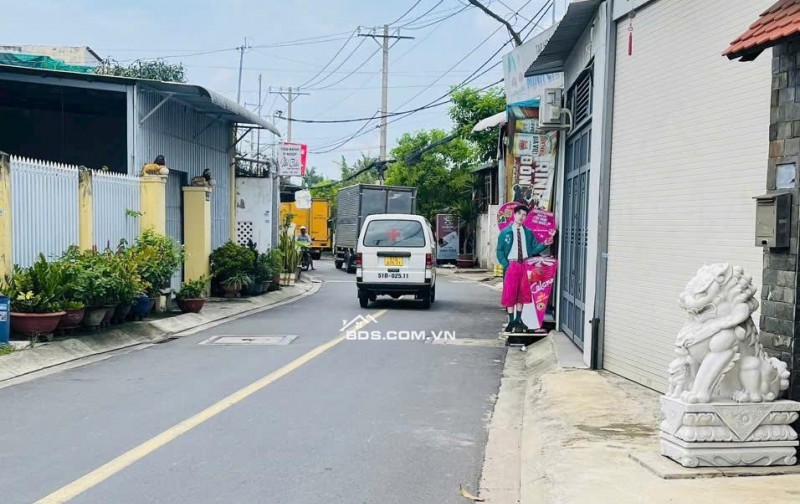 Vị trí đắc địa! Đất thổ cư 200m2 Hóc Môn Lê Thị Hà, sổ hồng, 8.5 tỷ