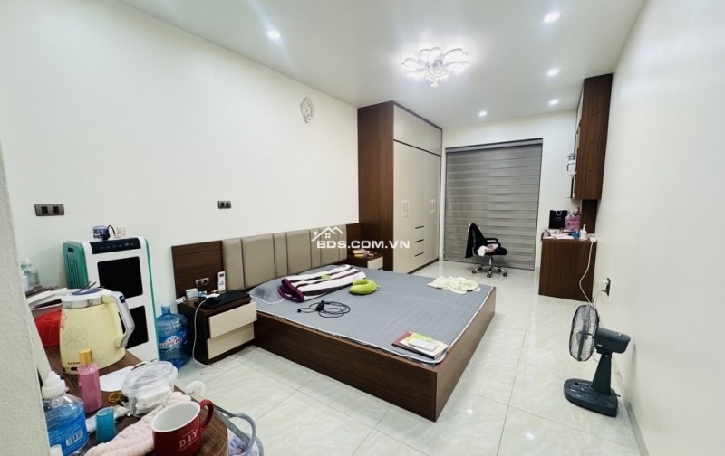 CẦU GIẤY 32M x6 TẦNG-15,5 TỶ 2 MẶT NGÕ THÔNG KINH DOANH,GẦN PHỐ,THANG MÁY