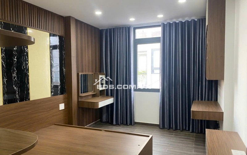 Nhà Mới Siêu To Ngang 8.50 - 4 Tầng - Siêu Rẻ - 7 tỷ 6