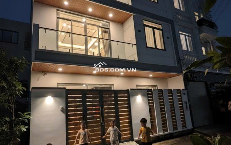 Nhà Mới Siêu To Ngang 8.50 - 4 Tầng - Siêu Rẻ - 7 tỷ 6