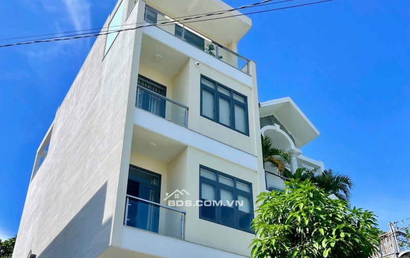Nhà 4 tầng, 1 xẹt Đỗ Xuân Hợp, Phước Long B (Q9 cũ), đối diện chợ, 4 phòng ngủ, nhỉnh 5 tỷ