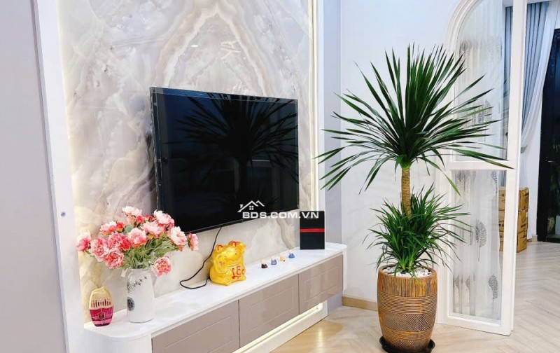 Chính chủ bán căn 1PN dt 53m2 bc Nam View thoáng tại T8 Times city gia bán 6,25 tỷ full đồ như ảnh