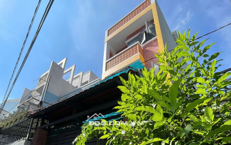 Nhà ngang 5m, hẻm 1 xẹt sát Đỗ Xuân Hợp, Phước Long B (Q9 cũ), 3 tầng kiên cố, giá chỉ 5 tỷ.