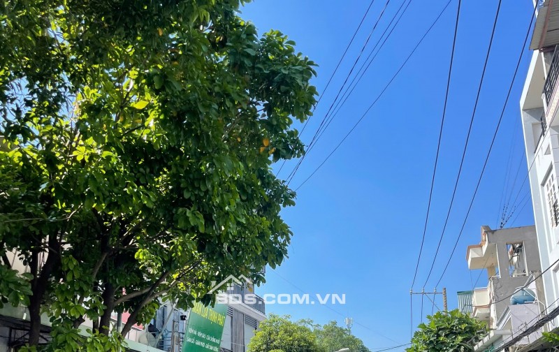 Nhà ngang 5m, hẻm 1 xẹt sát Đỗ Xuân Hợp, Phước Long B (Q9 cũ), 3 tầng kiên cố, giá chỉ 5 tỷ.