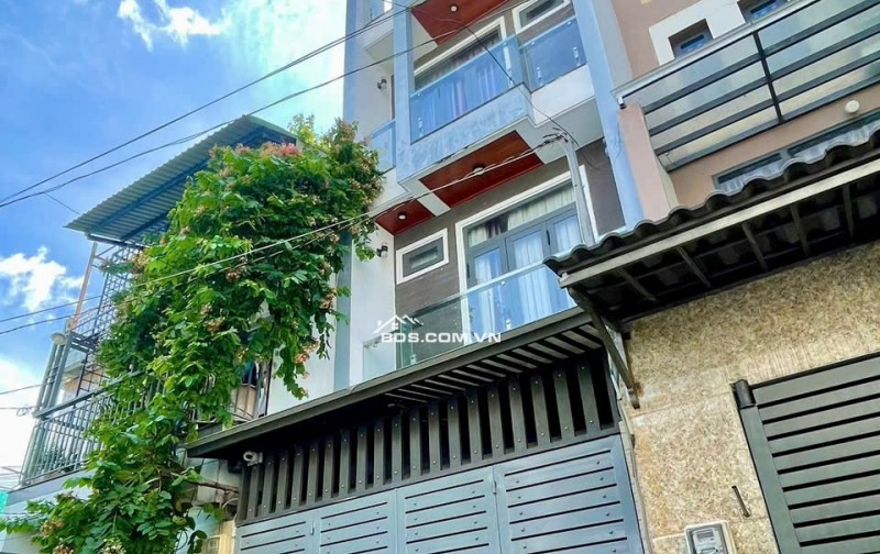 Nhà 4 tầng, hẻm 1 xẹt Đỗ Xuân Hợp, dòng tiền ổn định 10 triệu/tháng, chưa tới 4 tỷ.