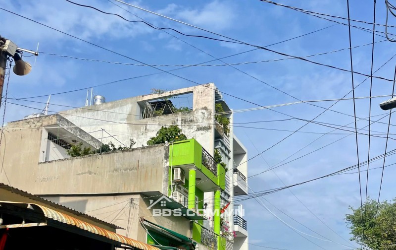 Nhà 4 tầng, hẻm 1 xẹt Đỗ Xuân Hợp, dòng tiền ổn định 10 triệu/tháng, chưa tới 4 tỷ.