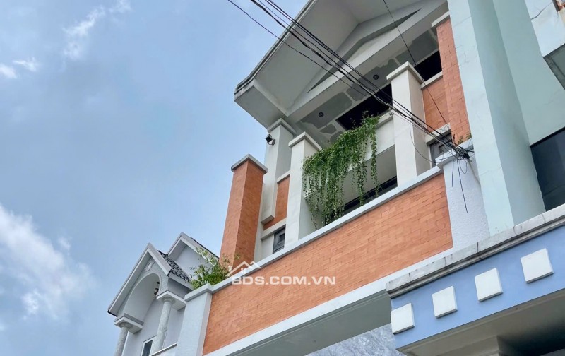 Nhà ngang 5m, hẻm xe hơi Đỗ Xuân Hợp, Sổ vuông vức, không lỗi phong thủy nhỏ hơn 4 tỷ