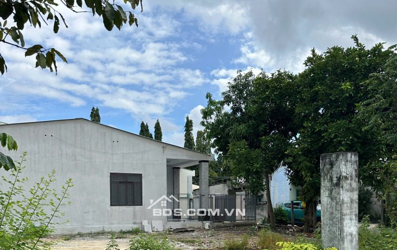 BÁN GẤP LÔ ĐẤT 2MT ĐƯỜNG NGUYỄN THÁI HỌC TP TÂY NINH. LH:0962644181.