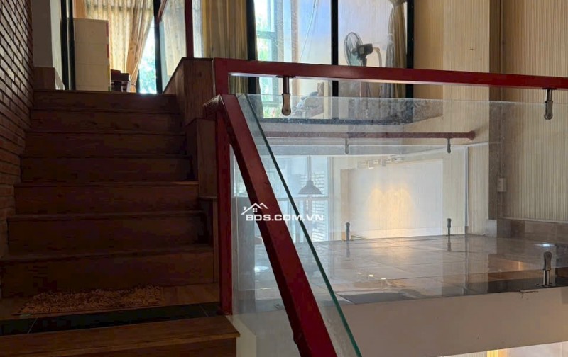 Bán nhà 1 trệt 1 lầu khu Chợ Chùa Bến Tre.Có sẵn nội thất và sổ hồng riêng