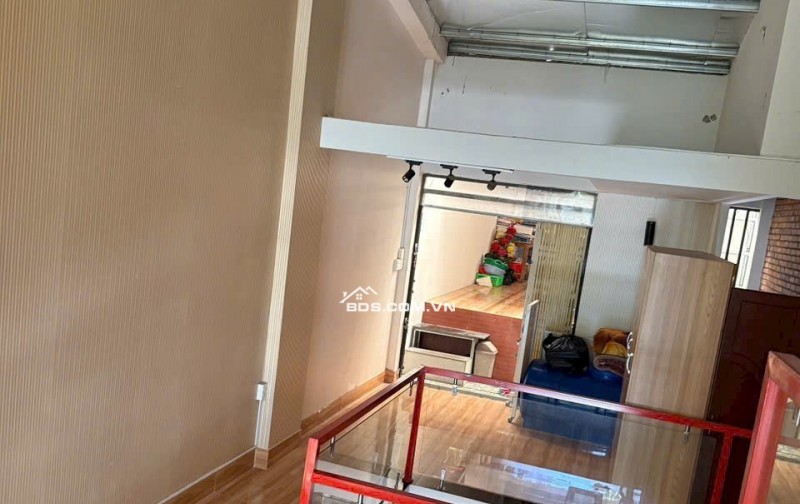 Bán nhà 1 trệt 1 lầu khu Chợ Chùa Bến Tre.Có sẵn nội thất và sổ hồng riêng