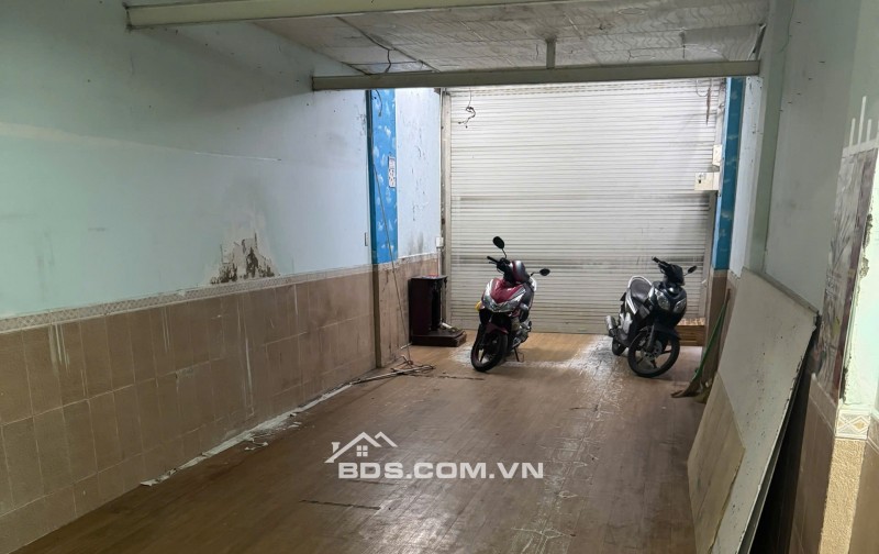 Nhà mặt tiền đường, 70m2, 1 trệt 1 lửng, đường Bến Bình Đông