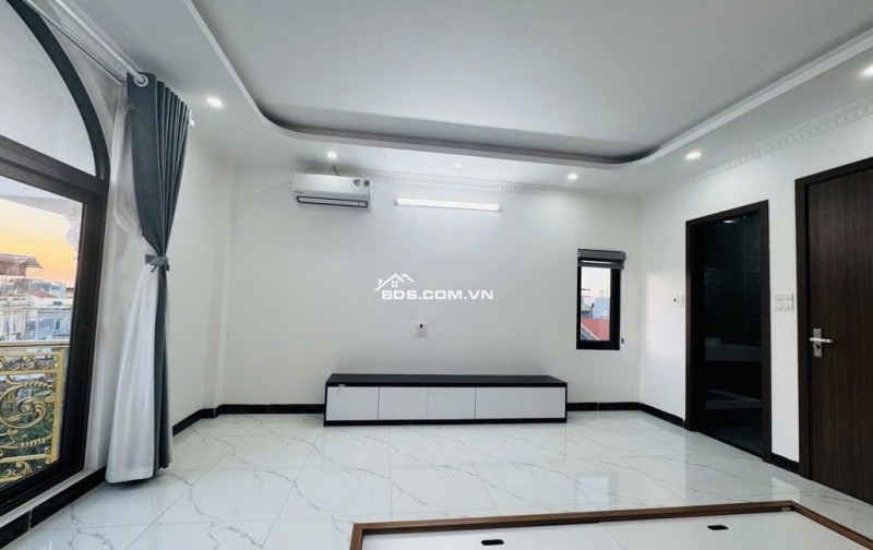 Nhà Ngọc Lâm xây mới 6 tầng – 47m – thang máy, ôtô đỗ trong nhà, 2 mặt thoáng, giá 11.7 tỷ