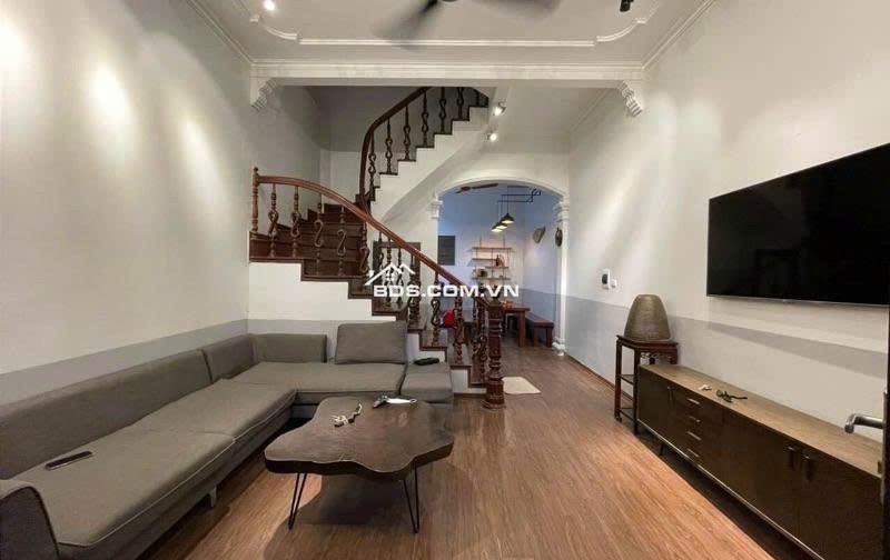 NHÀ HOÀNG QUỐC VIỆT - LÔ GÓC - OTO 5 TẠ ĐỖ CỬA - NGÕ THÔNG - Ở SƯỚNG