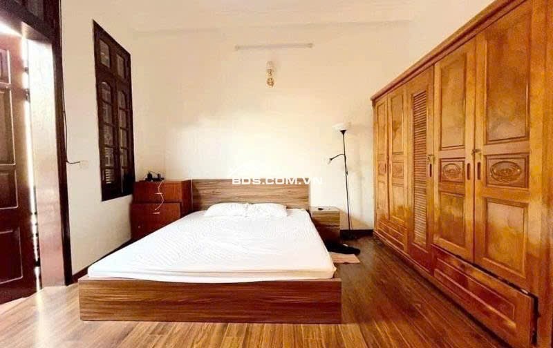 NHÀ HOÀNG QUỐC VIỆT - LÔ GÓC - OTO 5 TẠ ĐỖ CỬA - NGÕ THÔNG - Ở SƯỚNG