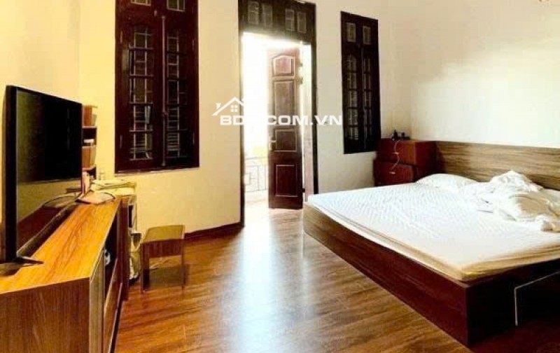 NHÀ HOÀNG QUỐC VIỆT - LÔ GÓC - OTO 5 TẠ ĐỖ CỬA - NGÕ THÔNG - Ở SƯỚNG