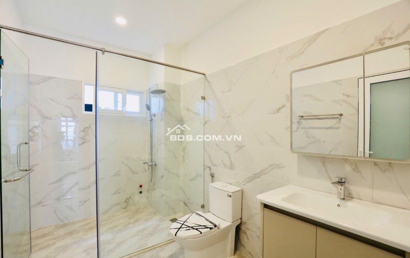 Bán nhà đẹp trung tâm Quận 1 – nhà mới xây, 3 tầng, 4 phòng ngủ, dọn vào ở ngay