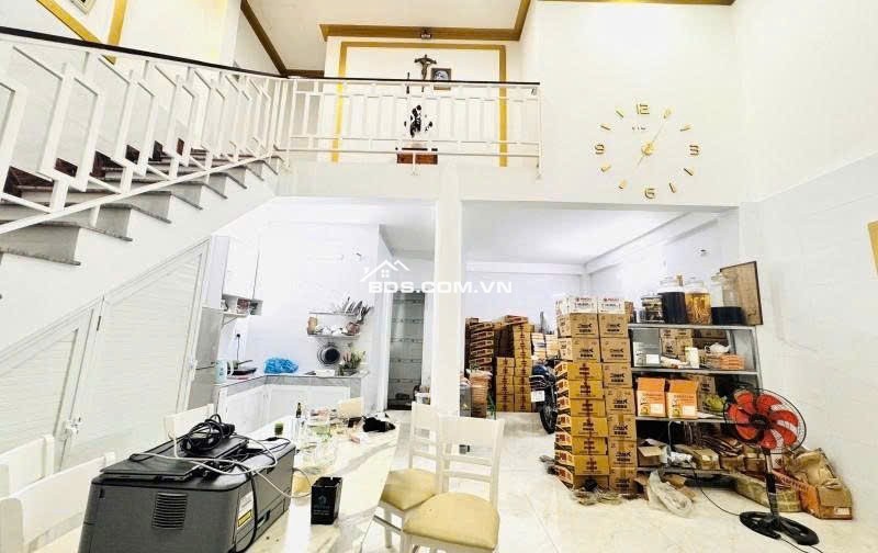 NHÀ NGON TRONG PHÂN KHÚC NHA. 
 Nhà đẹp 2 tầng – HẺM XE TẢI LUÔN – an ninh Diện tích 6x10m vuông vức – hoàn công