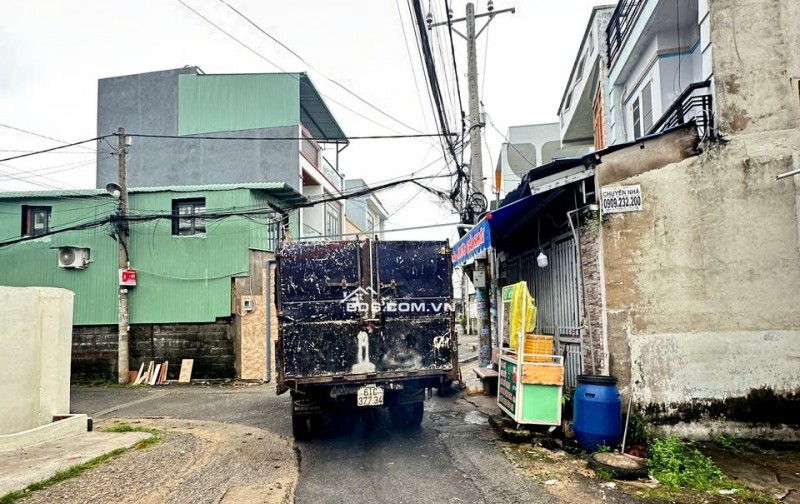 NHÀ NGON TRONG PHÂN KHÚC NHA. 
 Nhà đẹp 2 tầng – HẺM XE TẢI LUÔN – an ninh Diện tích 6x10m vuông vức – hoàn công