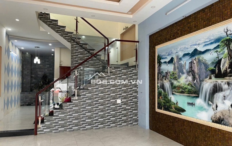  NHÀ ĐẸP 3 TẦNG – GẦN LÀNG ĐH THỦ ĐỨC – GIÁ CHỈ 4.95 TỶ 
 Khu sầm uất, thuận tiện an cư