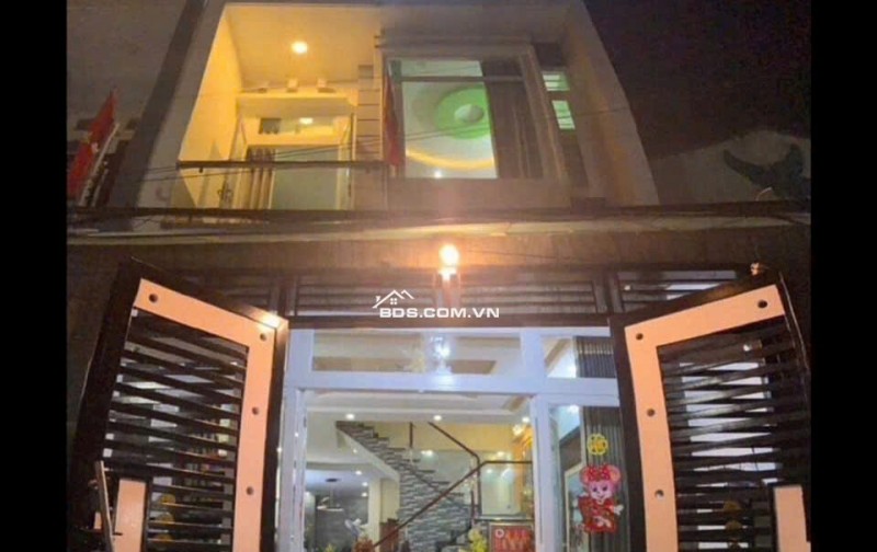  NHÀ ĐẸP 3 TẦNG – GẦN LÀNG ĐH THỦ ĐỨC – GIÁ CHỈ 4.95 TỶ 
 Khu sầm uất, thuận tiện an cư