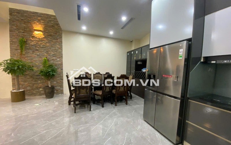  Nhà Dương Quảng Hàm – 106m² – 5 Tầng – MT 10m – Ô Tô Tránh – Gần Phố Nguyễn Khánh Toàn