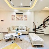 Nhà Đẹp Thang Máy Thịnh Quang 40m, 7 tầng, mt 5.5m,  giá 15.2 tỷ.