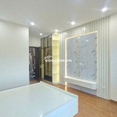 Bán nhà 7 tầng thang máy, 30m², MT 4m, full nội thất – ô tô đỗ cổng – Giá 7X Tỷ