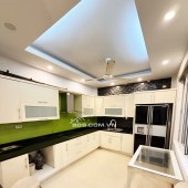 Hiếm nhà lô góc Hoàng Hoa Thám gần phố 2 thoáng 52m² x 4 tầng hơn 11 tỷ