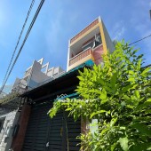 Nhà ngang 5m, hẻm 1 xẹt sát Đỗ Xuân Hợp, Phước Long B (Q9 cũ), 3 tầng kiên cố, giá chỉ 5 tỷ.