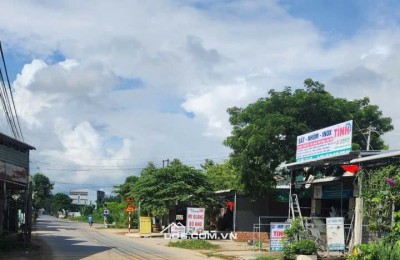 Bán lô đất tại xã Mộ Đức, Quảng Ngãi. Diện tích. 200m2 (full thổ cư). Giá chỉ 3,8tr/m2