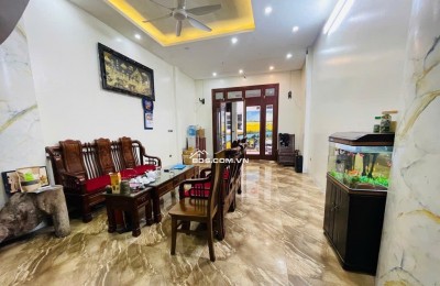 Bán nhà trung tâm Ngô Quyền – Hà Đông | 67m² – Mặt tiền 4,3m – Nhà 4 tầng chắc chắn | Ô tô đỗ cổng – Vài mét ra phố | Giá chỉ 13 tỷ
