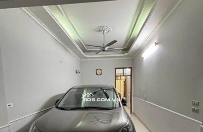 Nhà Đường Láng - Phân Lô Nhà Oto - 2 Mặt Thoáng - Ngõ Thông KD