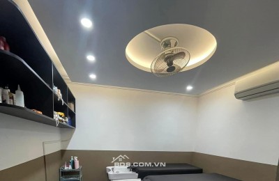 Bán Nhà Kinh Doanh, Mặt Phố Quỳnh Mai 42/98m,  tầng 1, mt 4.4m, giá 10,5 tỷ.