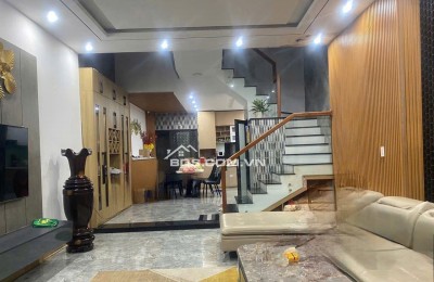 Bán nhà 3 tầng đường Phùng Chí Kiên - Sát Kinh Dương Vương