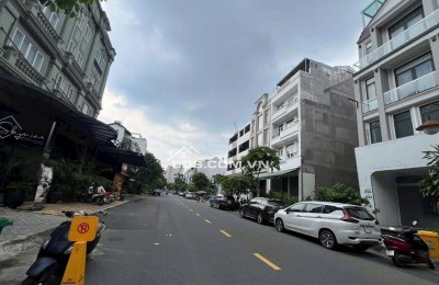 Bán nhà phồ Hưng Gia PMH Q7 giá chỉ có 28,5tỷ full nội thất đẹp, có thang máy.