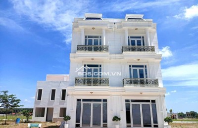 Giảm 300tr bán nhanh lô đất ngay cổng chính kđt Alana Tp.HCM giá 900tr