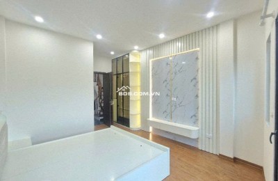 Bán nhà 7 tầng thang máy, 30m², MT 4m, full nội thất – ô tô đỗ cổng – Giá 7X Tỷ